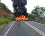 BR262 em Nova Serrana &eacute; interditada por manifestantes pr&oacute;-Bolsonaro