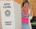 Candidata a deputada estadual Val&eacute;ria Morato votou na EE Luiz De Melo Viana Sobrinho