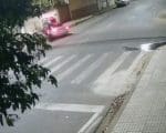 Vídeo: motorista foge após acidente entre carro e moto no bairro São José