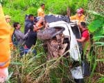 Carro capota na BR 352 e deixa 4 pessoas feridas, dentre elas, 2 crian&ccedil;as