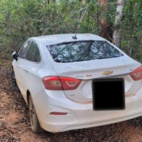 Grupo é detido após roubo em Araújos; veículo roubado é recuperado pela PM