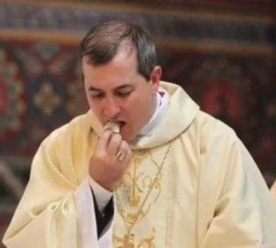 O bispo auxiliar da Arquidiocese de BH, foi amea&ccedil;ado por um homem armado em Moeda