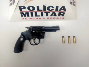 Cadeirante é preso após ameaçar família com arma, em Pará de Minas