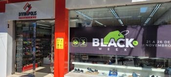 Est&uacute;dio M&oacute;vel da R&aacute;dio Nova Sertaneja esta AO VIVO direto da Black Week do grupo Divin&oacute;polis Cal&ccedil;ados