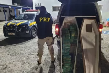Motorista &eacute; preso com 50 kg de crack dentro de caix&atilde;o
