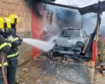 Veículo fica destruído por incêndio em Itaúna