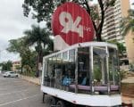 Est&uacute;dio M&oacute;vel da 94 e Sicoob Divicred na pra&ccedil;a do Santu&aacute;rio com pr&ecirc;mios pra voc&ecirc;