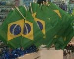 Trabalhador tem direito a folga em dia de jogo do Brasil? CDL Divin&oacute;polis e especialista explicam