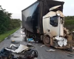 Um acidente grave entre dois caminhões deixou um motorista morto na BR-262, entre Nova Serrana e Bom Despacho