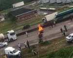 Caminhoneiros em Betim descumprem ordem judicial e continuam com interdição da BR-381