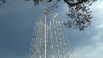 Cruz de Todos os Povos atinge 56 metros de altura