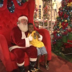 Papai Noel faz alegria de crianças no Shopping Pátio Divinópolis