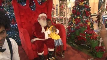 Papai Noel faz alegria de crian&ccedil;as no Shopping P&aacute;tio Divin&oacute;polis
