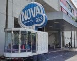 Est&uacute;dio m&oacute;vel da r&aacute;dio Nova Sertaneja esta AO VIVO direto da Black Friday Shopping Patio Divin&oacute;polis