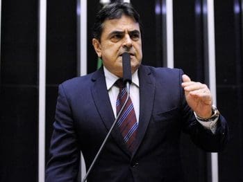 Deputado Domingos S&aacute;vio vota contra a PEC da Transi&ccedil;&atilde;o