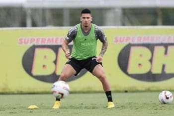 Refor&ccedil;o de peso, Paulinho se diz tranquilo quanto ao esquema de Coudet