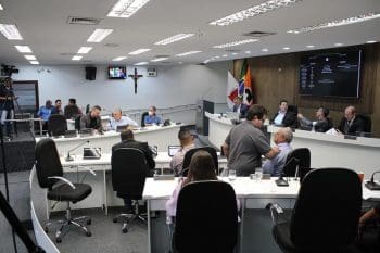 Vereadores aprovam or&ccedil;amento superior a R$ 1 bilh&atilde;o para Divin&oacute;polis em 2023