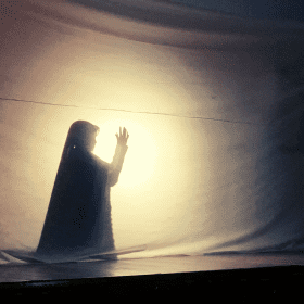 Helena Antipoff apresenta dan&ccedil;a, coral e teatro de sombras em Sinfonia de Natal