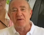 Renato Aragão recebe alta de hospital num vídeo Aragão aparece reencontrando seu cachorro e agradece aos fãs pela preocupação
