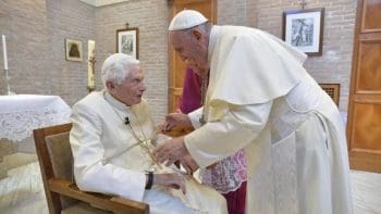 Morre o Papa em&eacute;rito Bento XVI