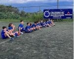 Escolinha de Divin&oacute;polis recebe o projeto Cruzeiro Camp da categoria de base do clube