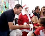Mais de 200 crianças são presenteadas no primeiro dia do Natal Solidário