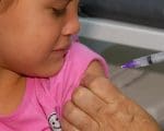 Baixa procura pela vacinação infantil pode trazer de volta doenças já controladas em Minas