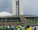 Manifestantes invadem e vandalizam Congresso, STF e Pal&aacute;cio do Planalto