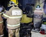 Arcos: Corpo de Bombeiros combate inc&ecirc;ndio em resid&ecirc;ncia
