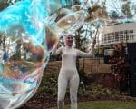 Oficina de bolhas de sab&atilde;o &eacute; atra&ccedil;&atilde;o de domingo no Parque do Pal&aacute;cio