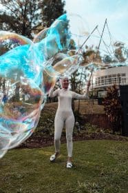 Oficina de bolhas de sab&atilde;o &eacute; atra&ccedil;&atilde;o de domingo no Parque do Pal&aacute;cio