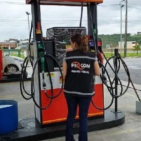 Procon notifica postos de combustíveis em Divinópolis