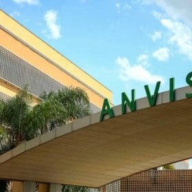 Anvisa proíbe fabricação de sete produtos para cabelos