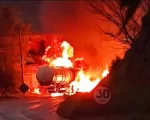 Carreta carregada de etanol explode após ser atingida por raio em Minas Gerais, veja os vídeos