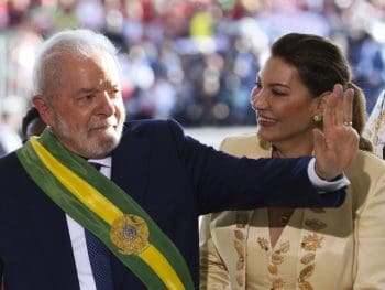 Lula assinou tamb&eacute;m medida que mant&eacute;m a desonera&ccedil;&atilde;o de impostos federais PIS/Cofins sobre os combust&iacute;veis