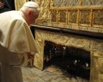 Pela primeira vez na história da Igreja Católica, um papa enterrará outro papa