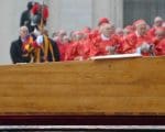 Simplicidade marcou o funeral de Bento XVI