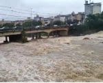 População é alertada sobre risco de transbordamento do Rio Itapecerica em Divinópolis