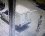 Câmeras de segurança registraram furto de mercadorias no Centro de Divinópolis