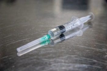 Minist&eacute;rio da Sa&uacute;de anuncia vacina da dengue para Divin&oacute;polis e regi&atilde;o