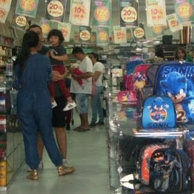 Inflação reflete no preço dos materiais escolares e aumento pode chegar a até 30%