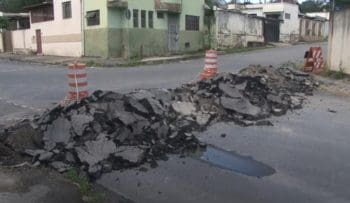 Secret&aacute;rio d&aacute; prazo para nova reabertura da rua S&atilde;o Jo&atilde;o del Rei e inaugura&ccedil;&atilde;o da usina de asfalto