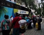 Ônibus que saíram de Divinópolis para Brasília estão retidos; envolvidos aguardam audiência de custódia