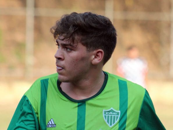 oão Vitor Goiaba, o jovem talento do futebol de Divinópolis, acaba de renovar seu contrato com o Ferroviário Atlético Clube (FAC)