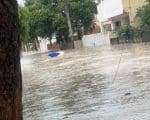 Chuva deixa 10 desalojados em Formiga; veja momento em que rio transborda