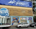 Est&uacute;dio M&oacute;vel da r&aacute;dio Nova Sertaneja est&aacute; ao vivo direto do novo Col&eacute;gio Apogeu no centro de Divin&oacute;polis