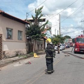 Homem sequestra a pr&oacute;pria m&atilde;e e amea&ccedil;a colocar fogo em si mesmo e na casa