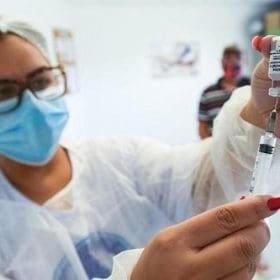 Vacinação bivalente contra a covid-19 em Divinópolis começa nesta segunda-feira (27)