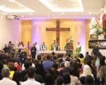 Padre Chrystian Shankar leva multid&atilde;o a missa em Campina Grande-PB