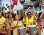 Haja Amor arrasta uma multidão no pré-carnaval de Divinópolis